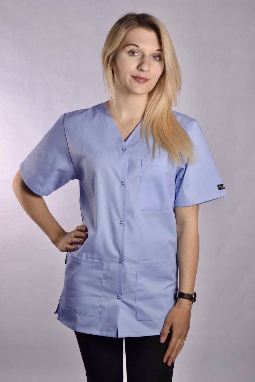Medizinische Bluse Bianca mit Druckknoepfen Hellblau - medizinische Damenblusen